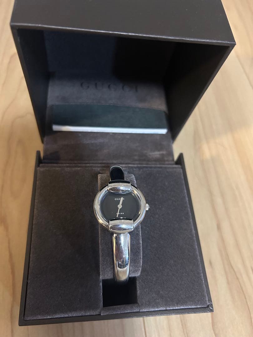 グッチ　GUCCI バングルウォッチ ブラック1400L