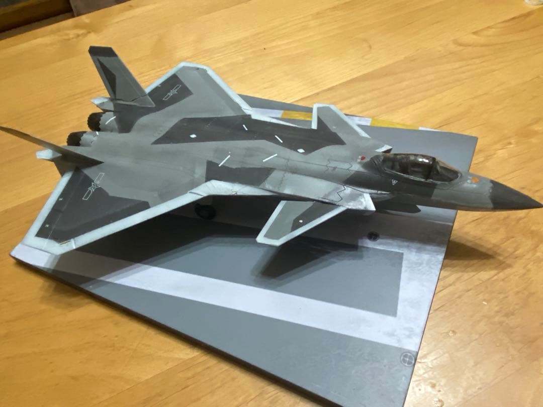 J-20 1/72スケールモデル完成品　ドリームモデル　戦闘機　プラモデル