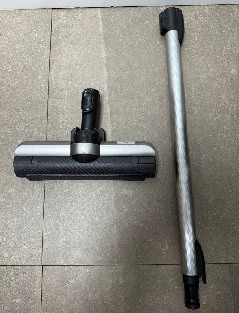 東芝◇コードレスクリーナー トルネオV◇シャイニーシルバー