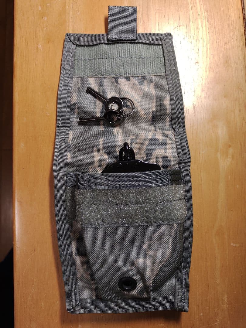 本物手錠と米軍放出品収納ポーチセット