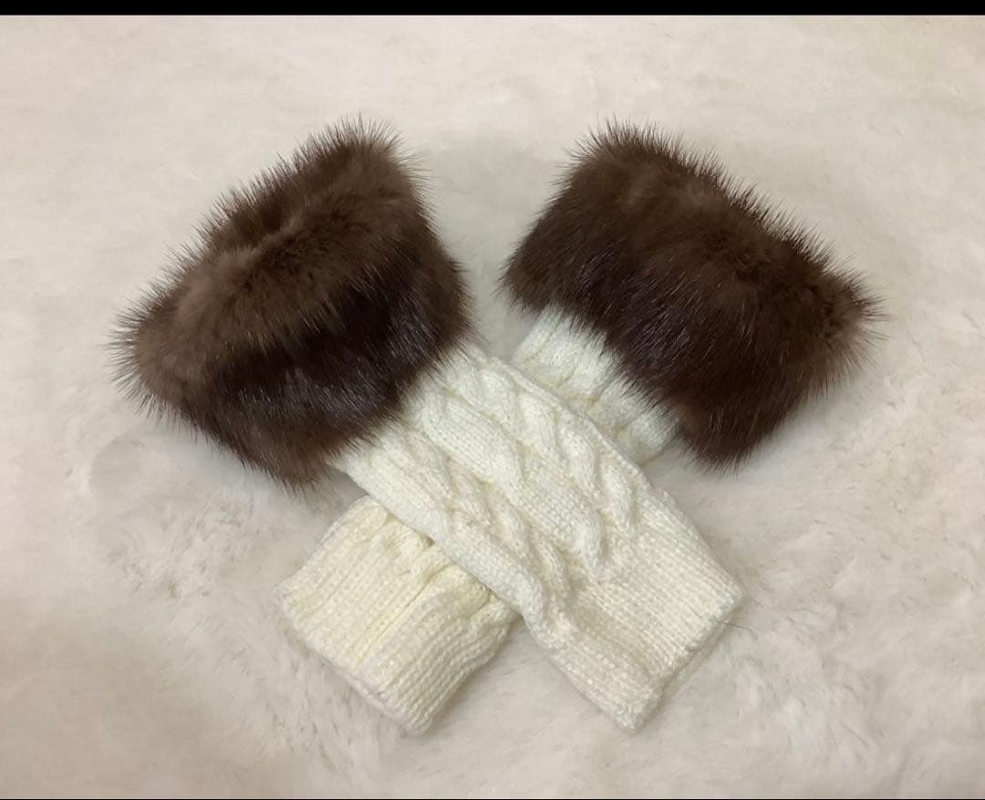 まるちーず様♪マロンミンク　柔らかでツヤツヤ　スヌード　白地のミンク付き手袋