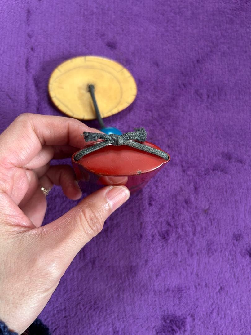 赤い漆器印籠 根付 薬入れ 小物入れ 時代物