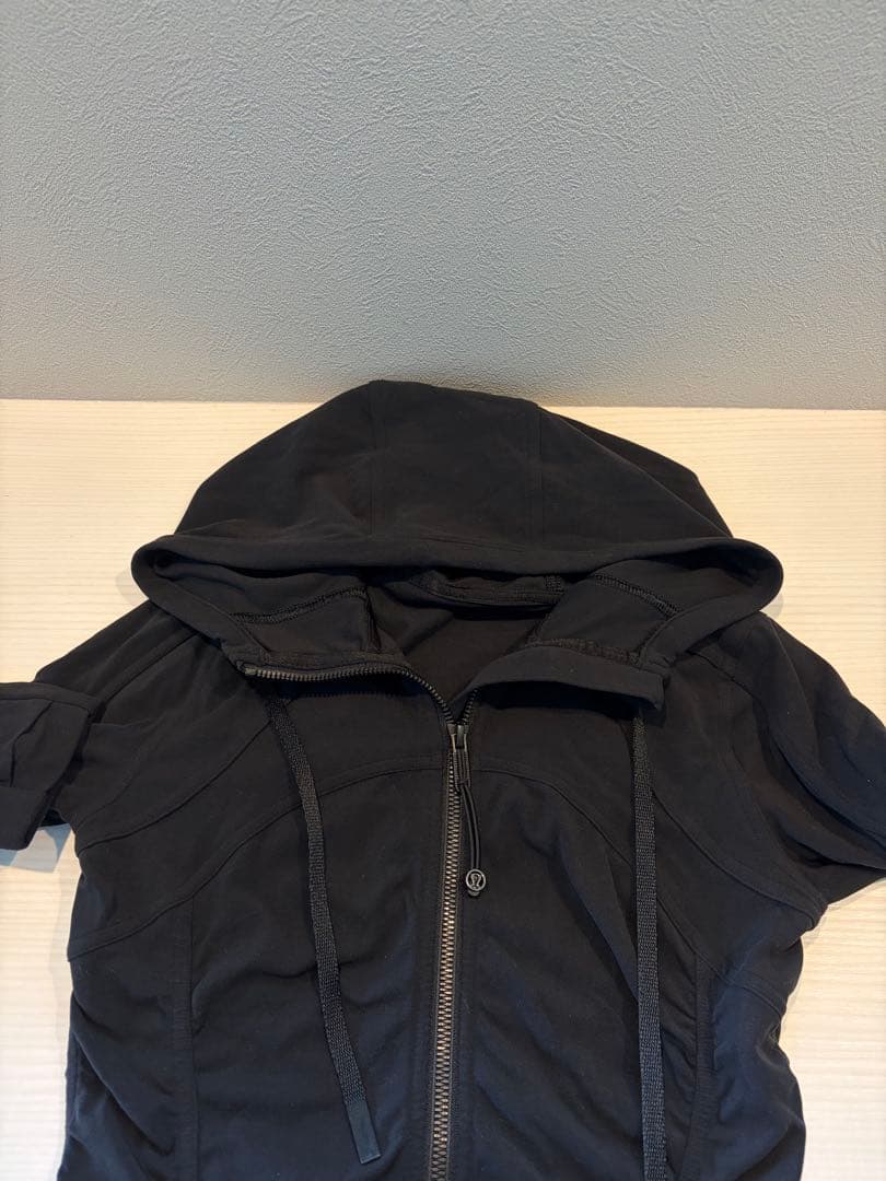【レア品】ルルレモン　Nuluフード Define Jacket ブラック