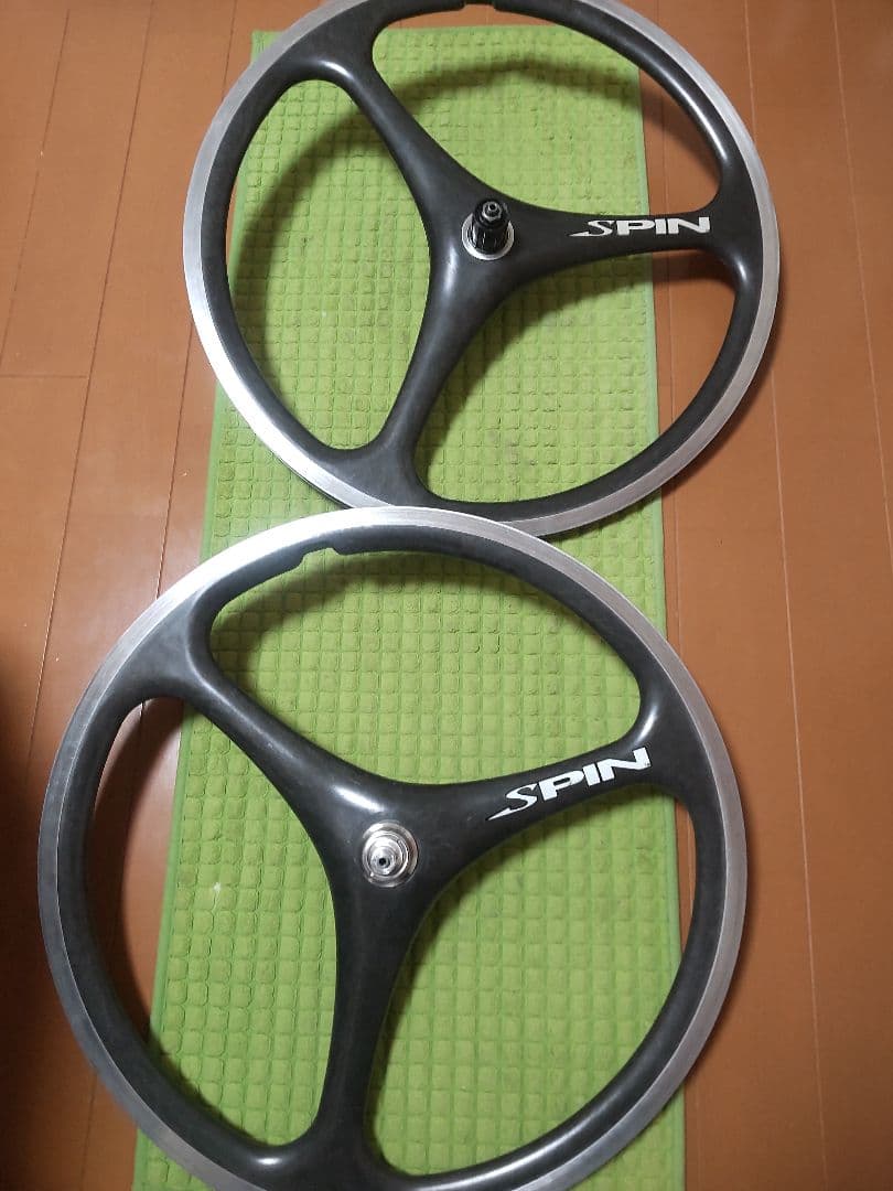 SPIN スピナジー前後カーボンホイールセット 650C？