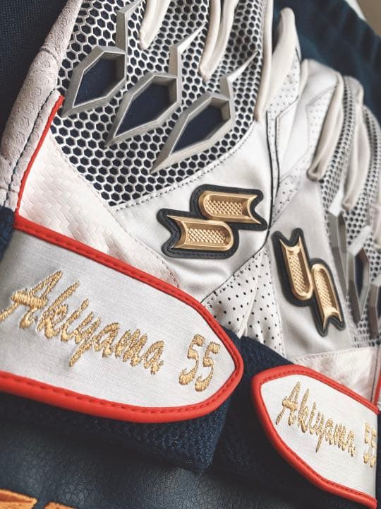 超貴重‼️新品未使用　広島東洋カープ　秋山翔吾選手　バッティング手袋