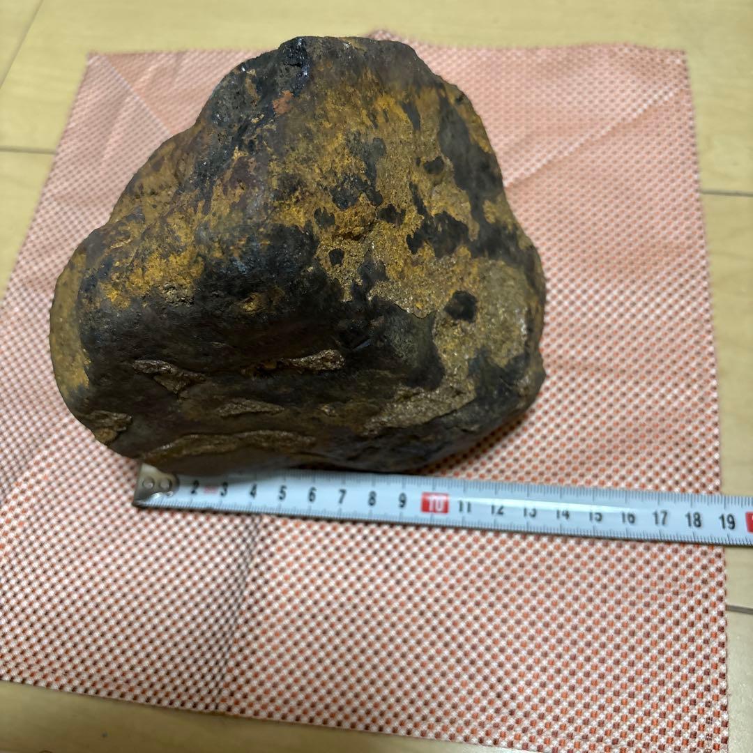 新疆アルタイ隕石　3.9キロ