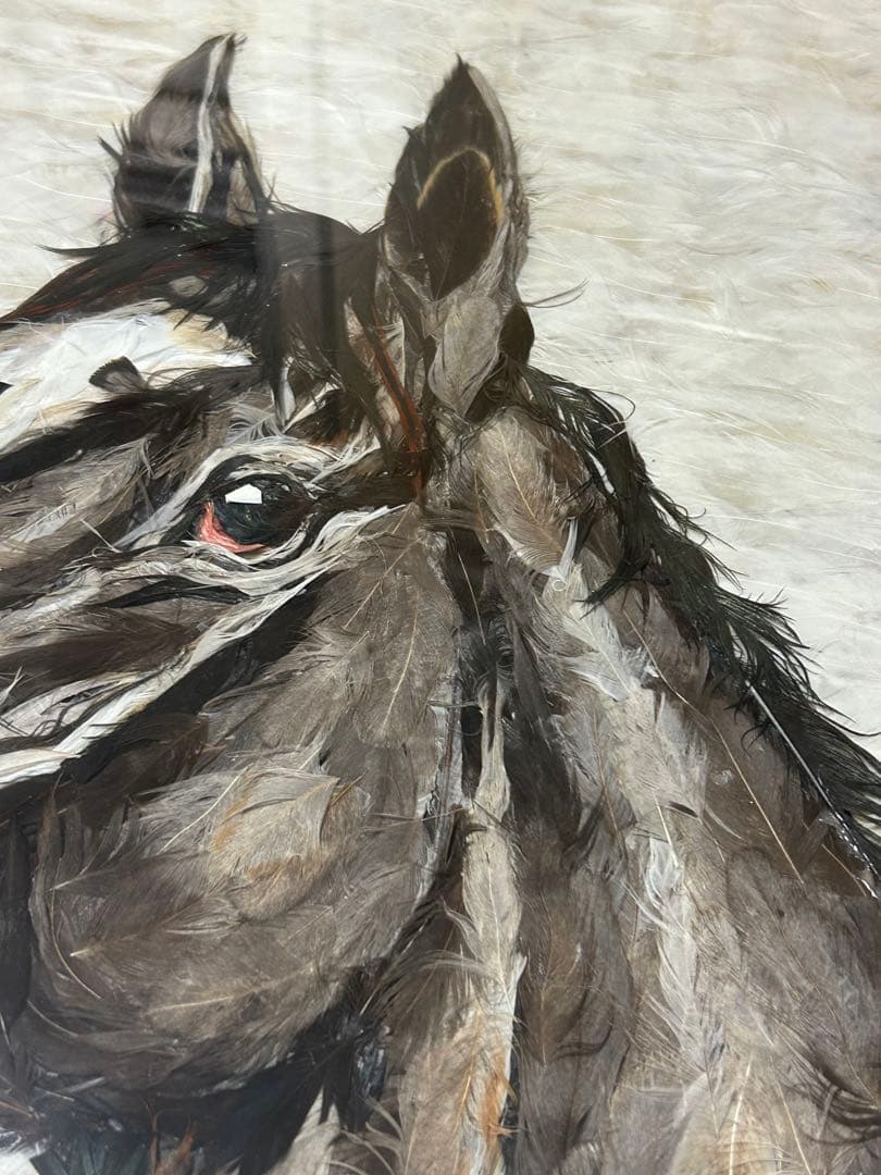 【美術品】鳥の羽根で描かれた馬