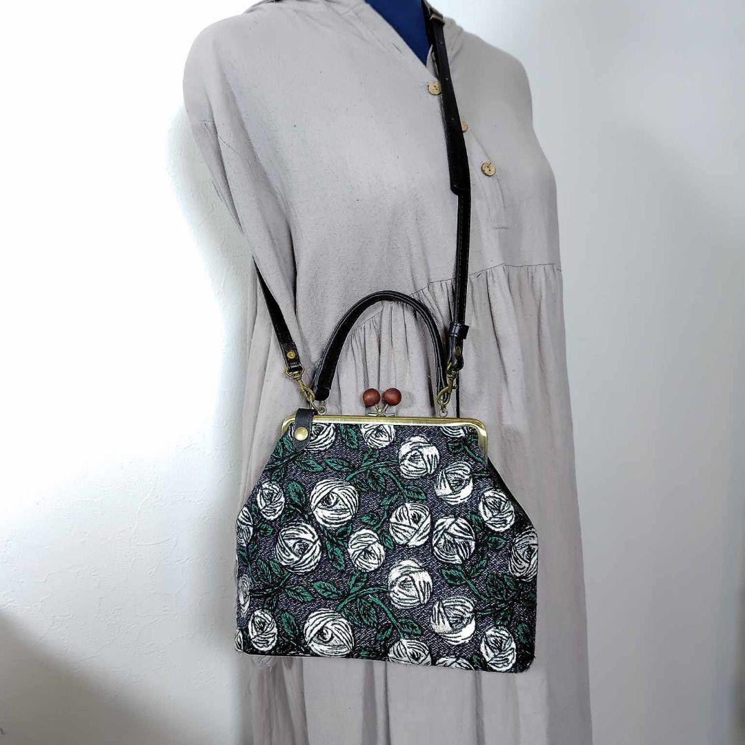 【専用】ミナペルホネン/rosyロージィーネイビー/木玉がま口ショルダー本