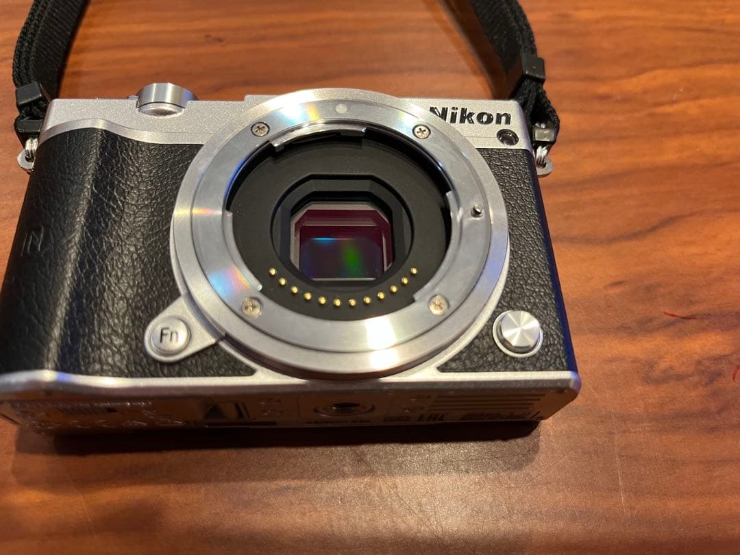 Nikon 1 J5 ダブルレンズキット（SDカード無し）