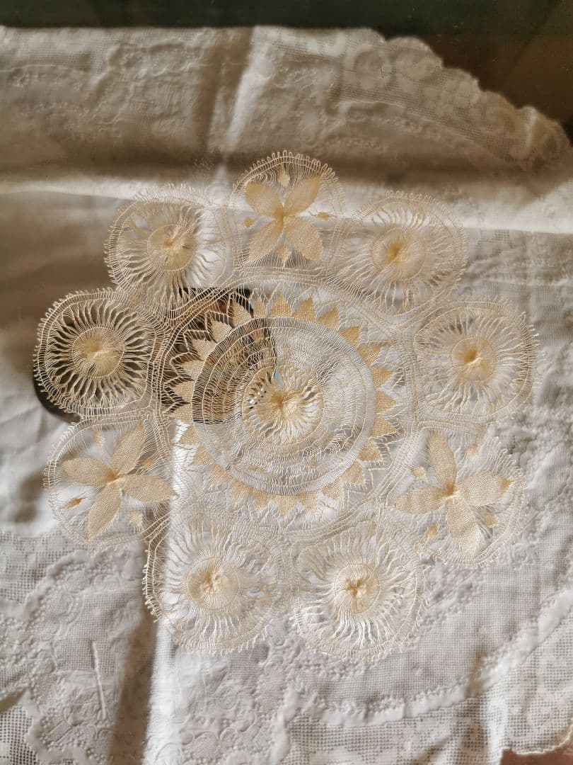 アンティーク テネリフレース 超極細糸 向日葵と太陽と花 アイボリー線状ドイリー