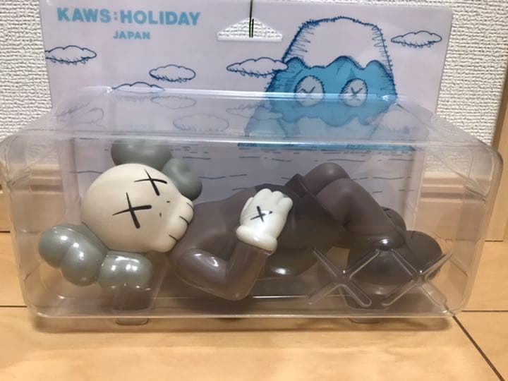 kaws カウズ　ホリデージャパン　9.5インチ　限定フィギュア