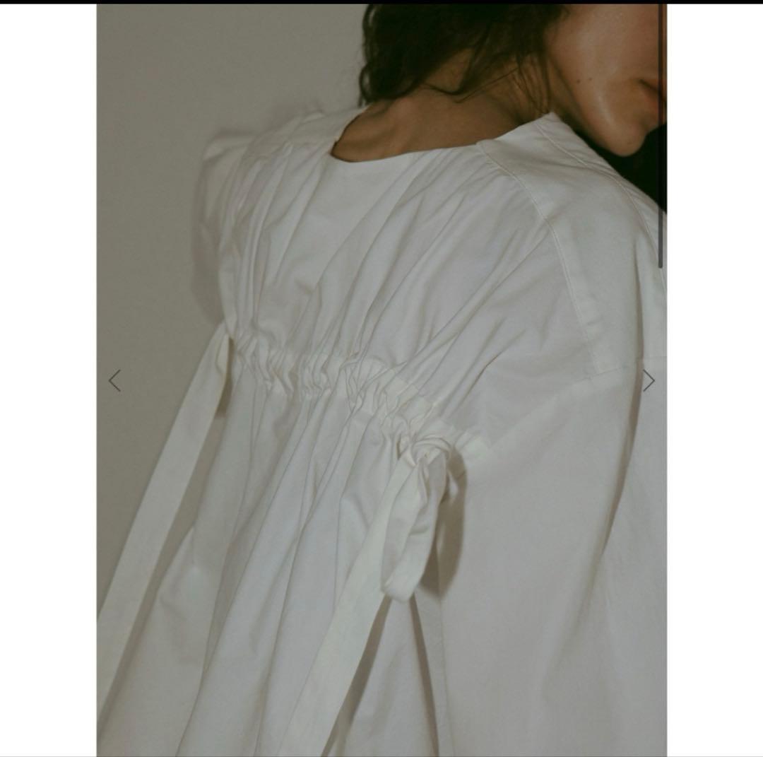 【未使用・タグ付】HER. バックギャザーブラウス 2024SS