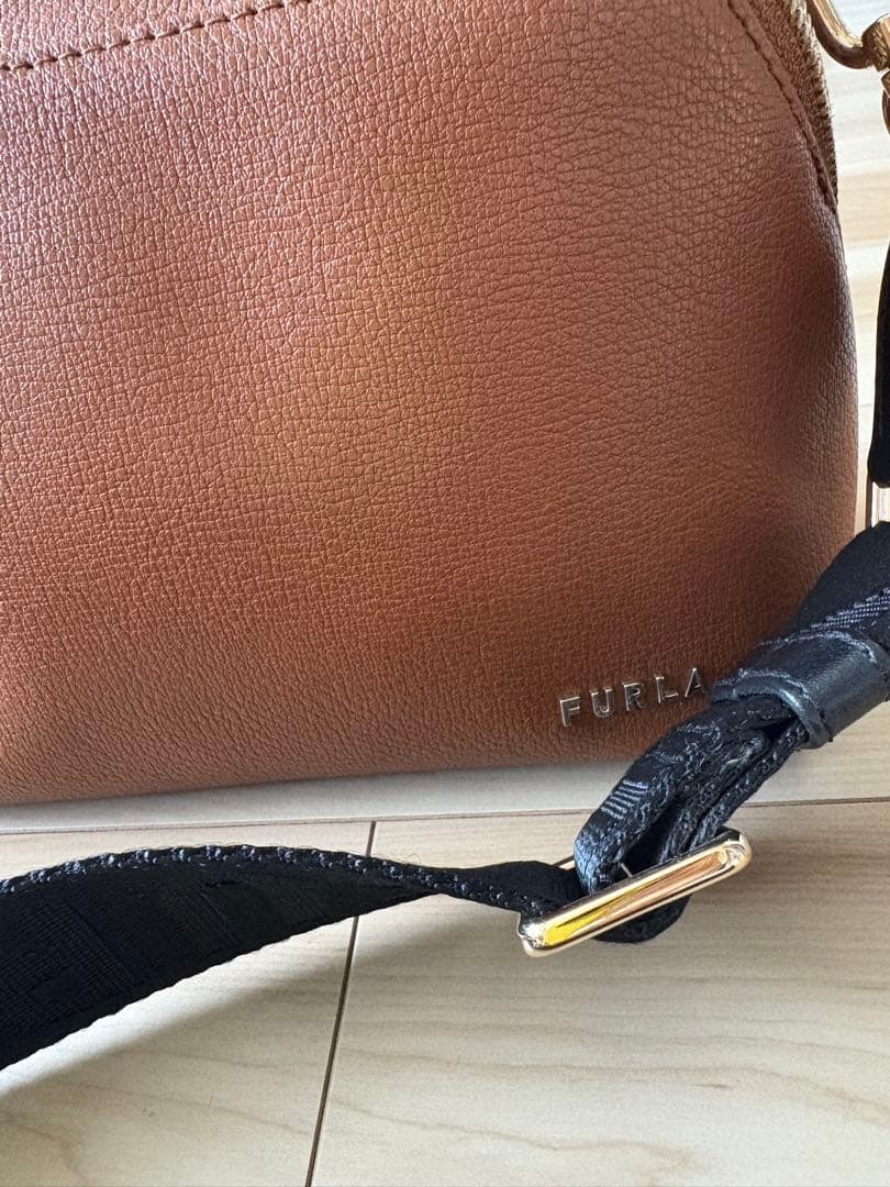 極美品★FURLA フルラ★AMICA クロスボディバッグ（ブラウン）