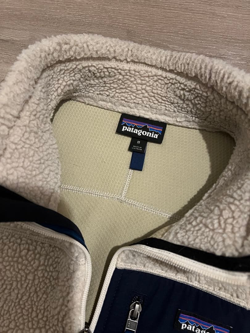 patagonia クラシック レトロX ボアベストM クリーム/ネイビー