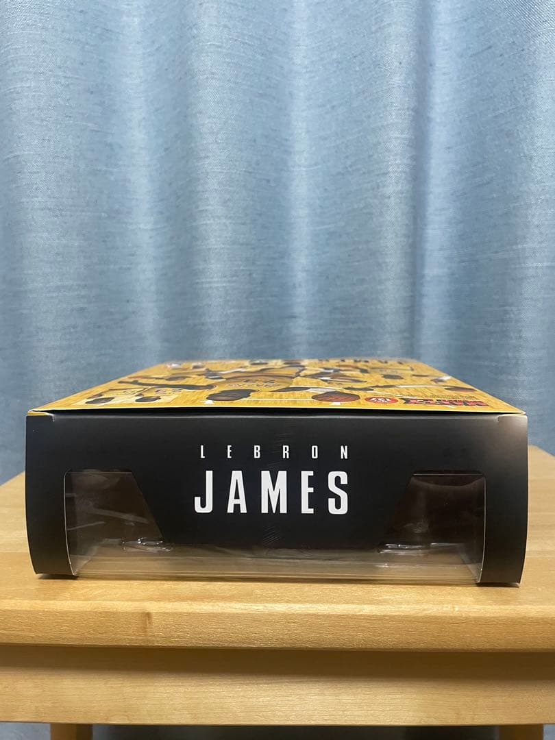 レブロン・ジェームズ MAFEX(マフェックス) アクションフィギュア