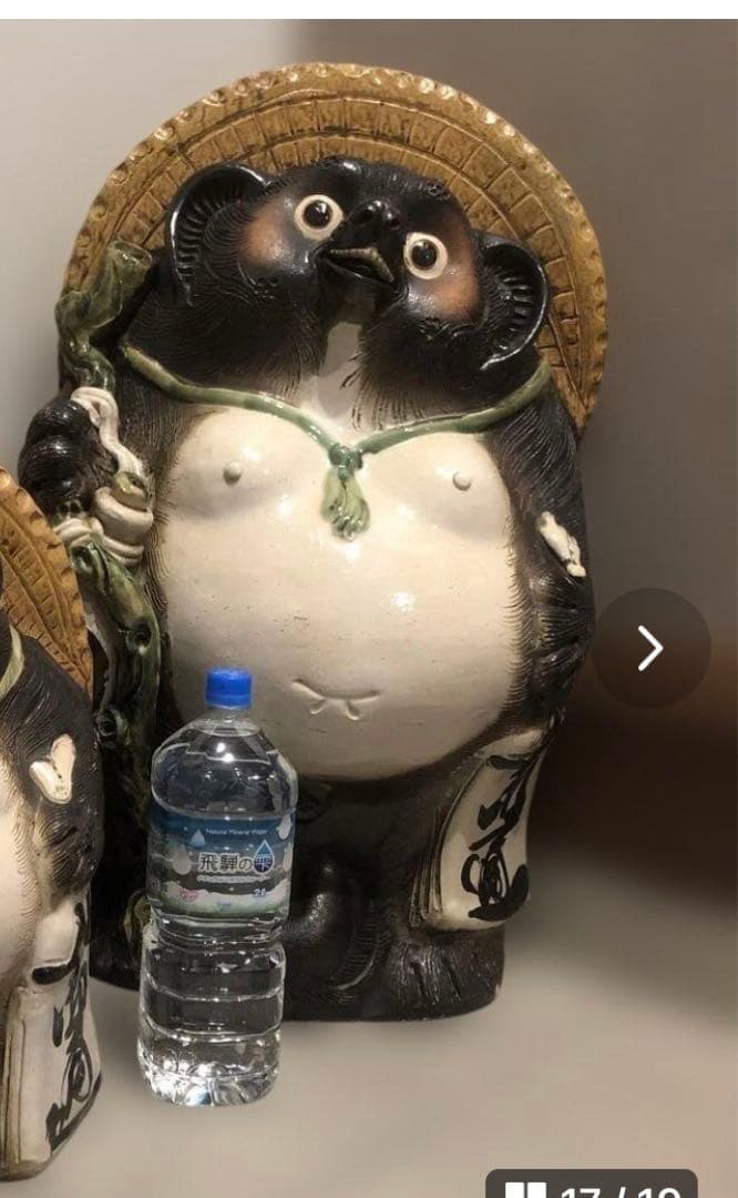 ①親たぬき　たぬきの陶器置物