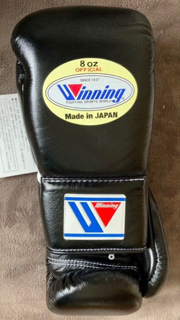 新品ウイニングボクシンググローブ　8オンス　黒　紐