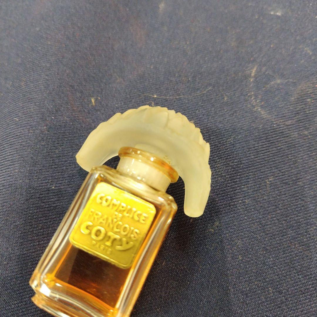 Coty Complice 女性用香水 フラワーキャップ