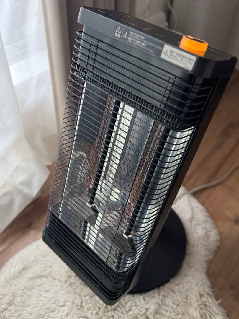 ダイキン　DAIKIN　遠赤外線暖房機 セラムヒート　人感センサー