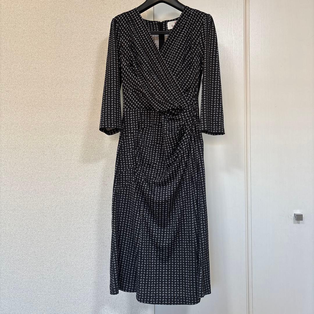 【Kay me】ブラックビーンズサイドギャザーワンピース