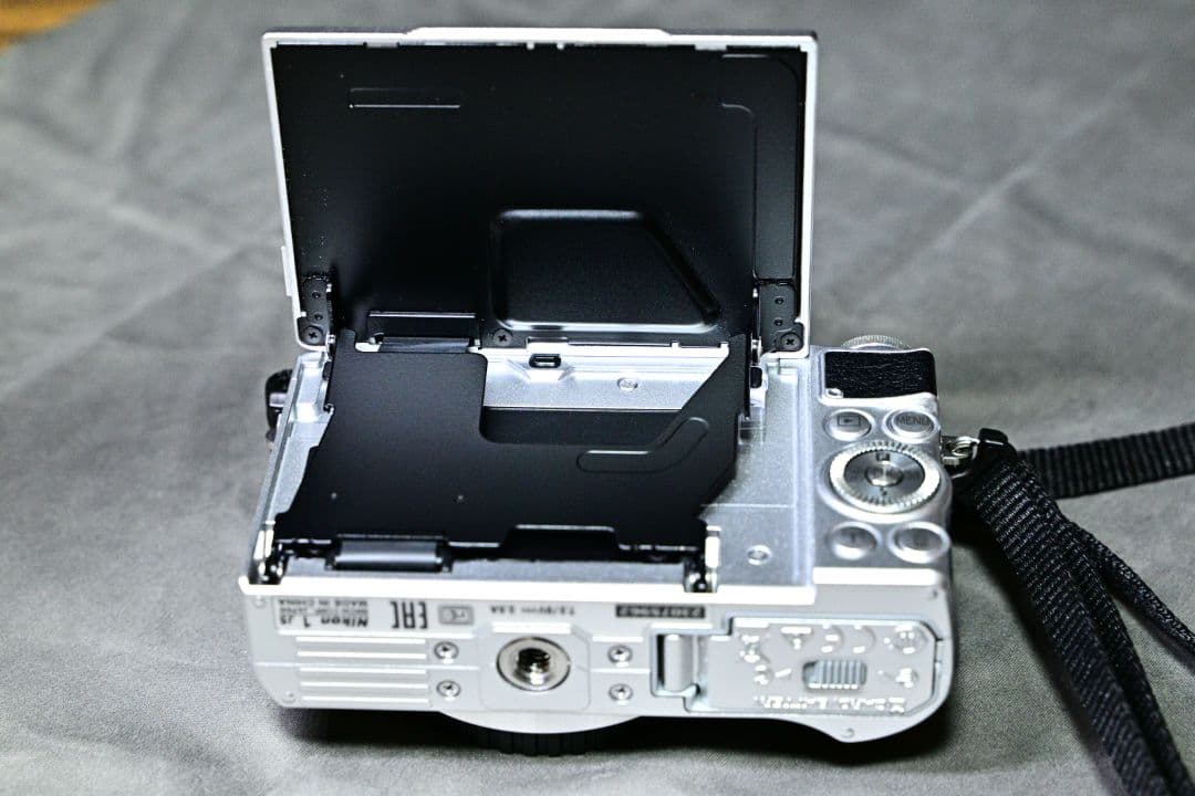 Nikon 1 J5　 　NIKKOR レンズ✕２