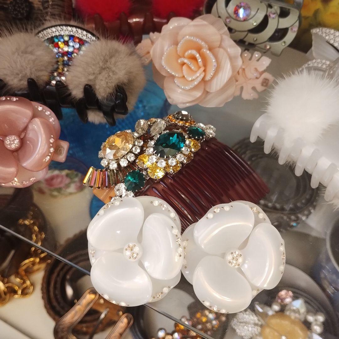 ②ー2 激レアな➠➠アレクサンドルドゥパリホワイトスワロフスキー双子カメリア