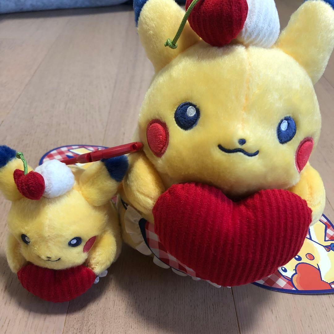 PIKACHU DINER◎ピカチュウ◎マスコットとぬいぐるみの2点
