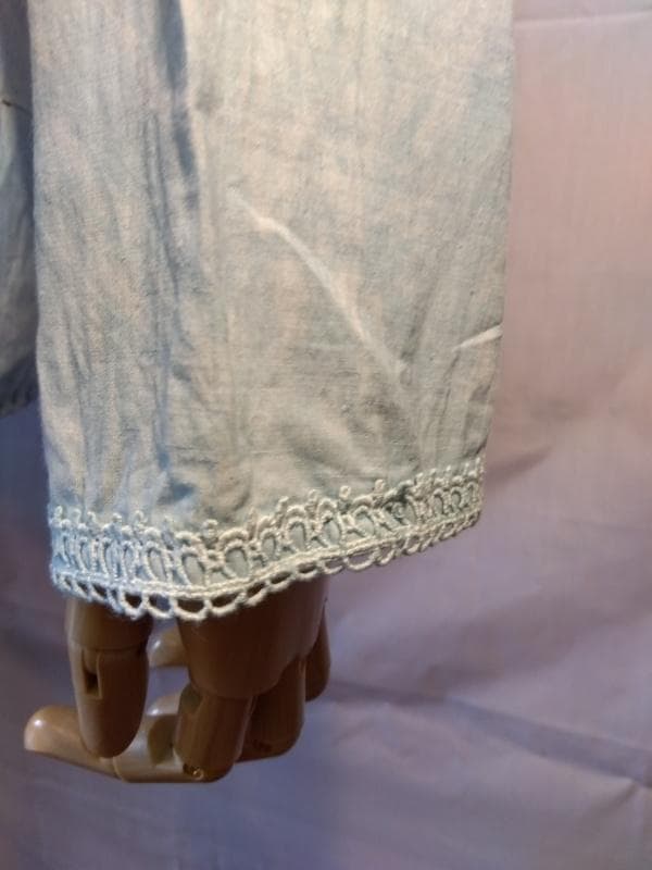 お*ン様 【新品】45R　ブラウス　サイズL　胸元・背中は刺繍　襟・袖はレースブ