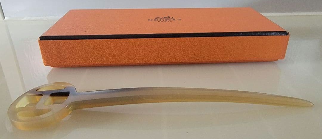 ひさひさ　HERMES ロカイユ ヘアピン Hロゴ ベージュ