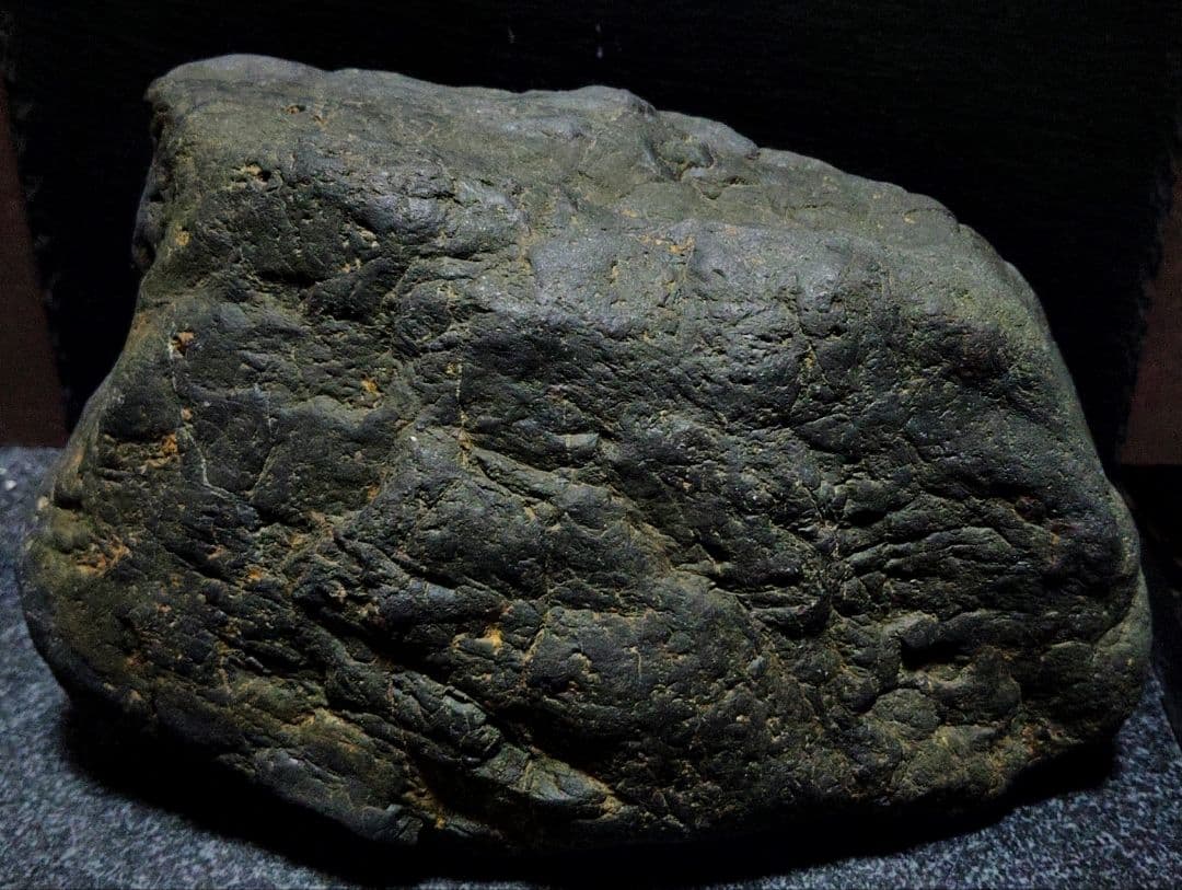 ★マグネタイト原石★本宿コールドロン転石【川ズレ・ウブ・ 超特大7950ｇ】