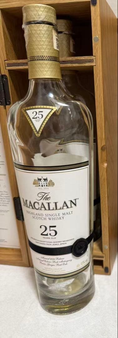 The Macallan25年ハイランドシングルモルトウイスキー空き瓶空き箱１つ
