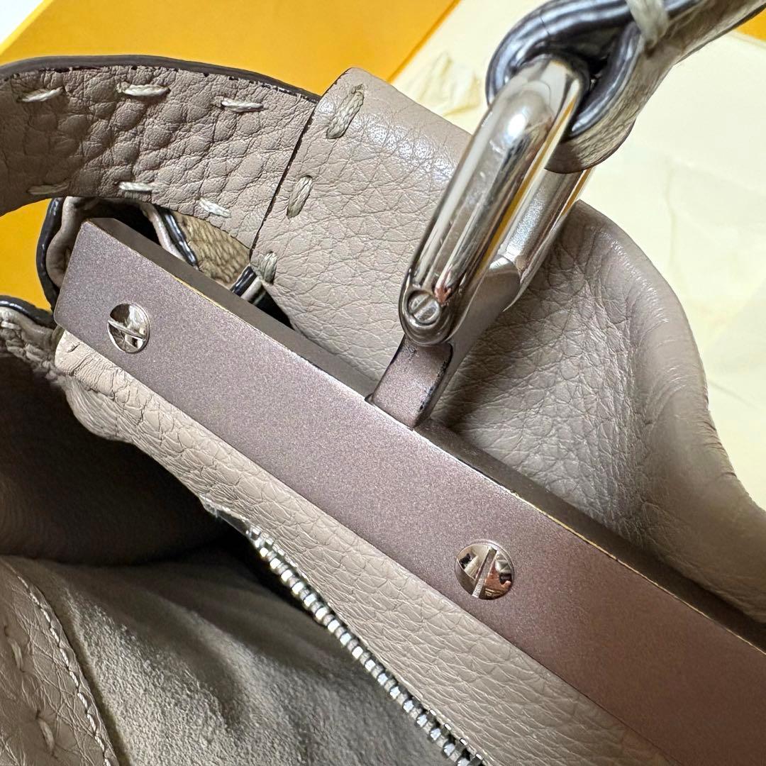 出品1/31までFENDI★ピーカブーセレリアハンドバッグ