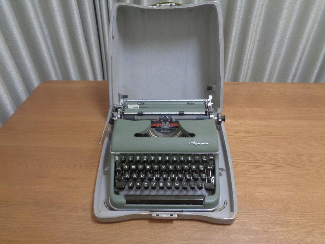 完動品　Olympia SM3 De Luxe　オリンピアタイプライター