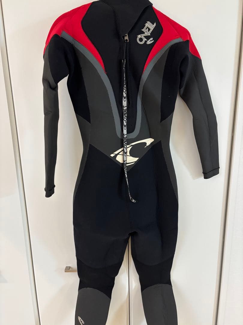 【O'NEILL（オニール）】ウェットスーツ　メンズML 5mm