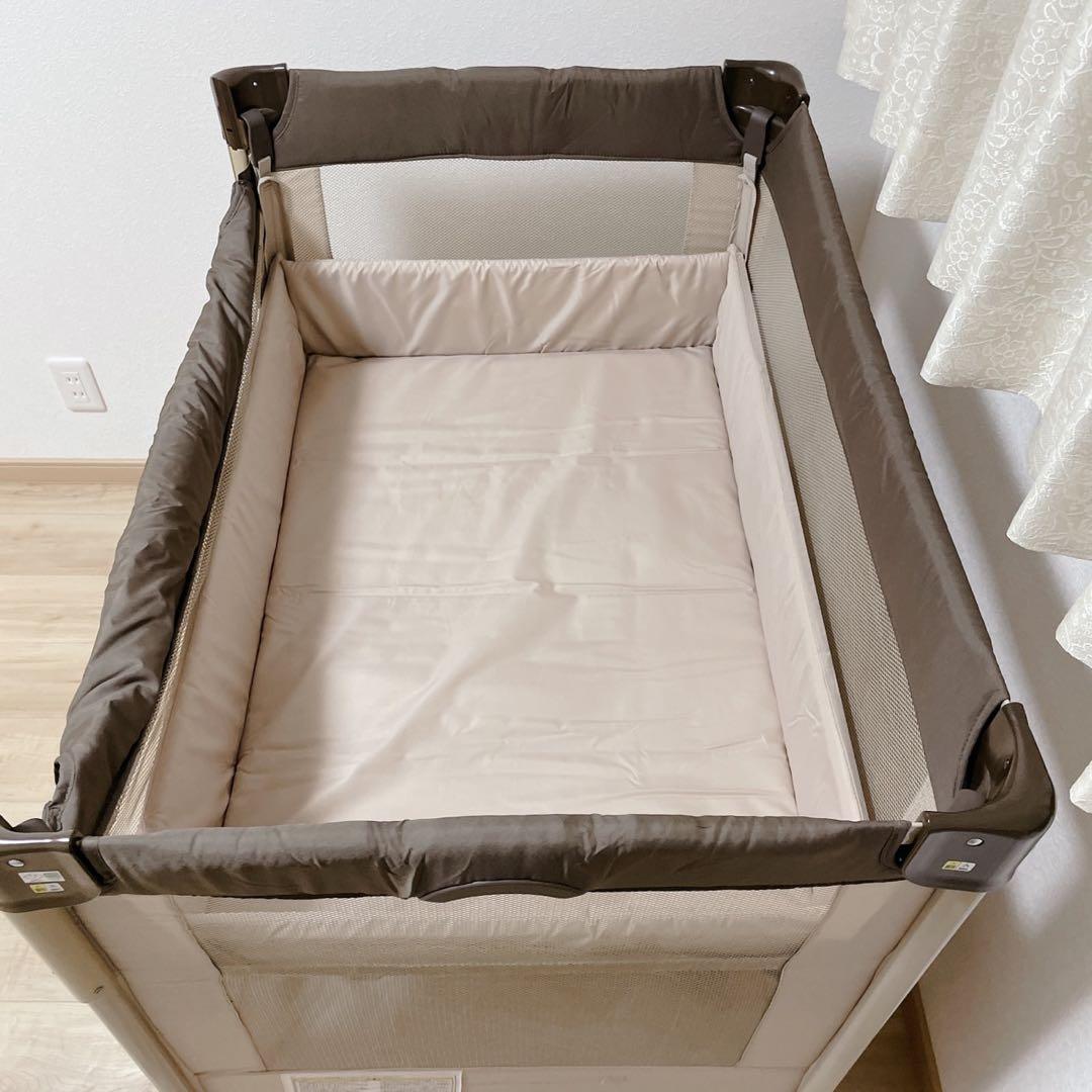 アップリカ ココネル ベビーベッド 折りたたみ 新生児対応　ベビーサークル