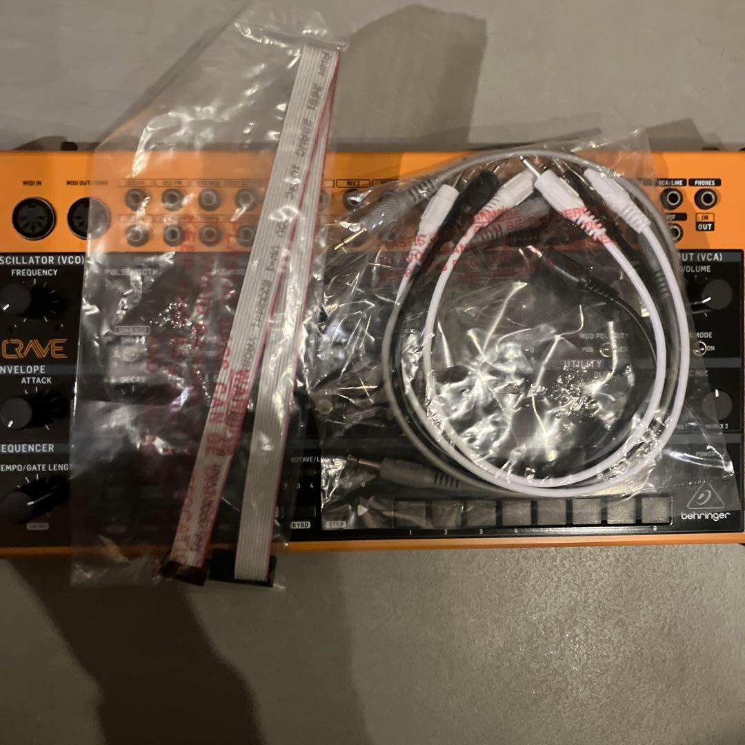 Behringer RAVE アナログシンセサイザー