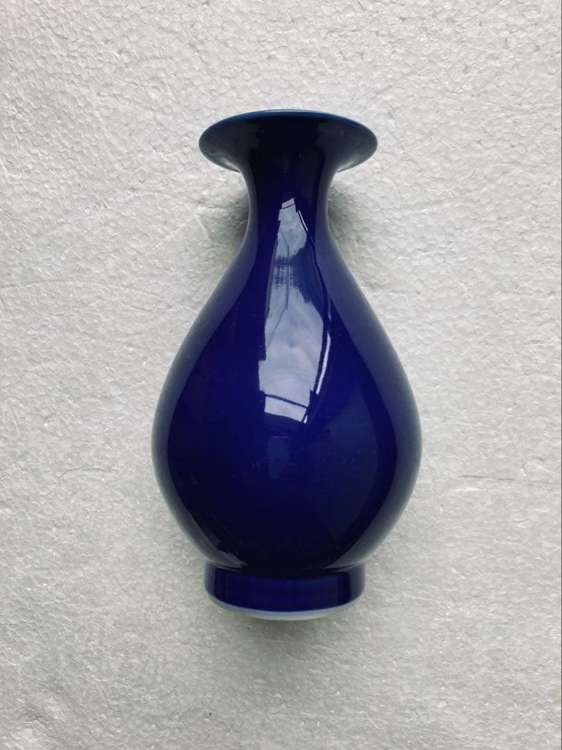 瑠璃釉花生けです。