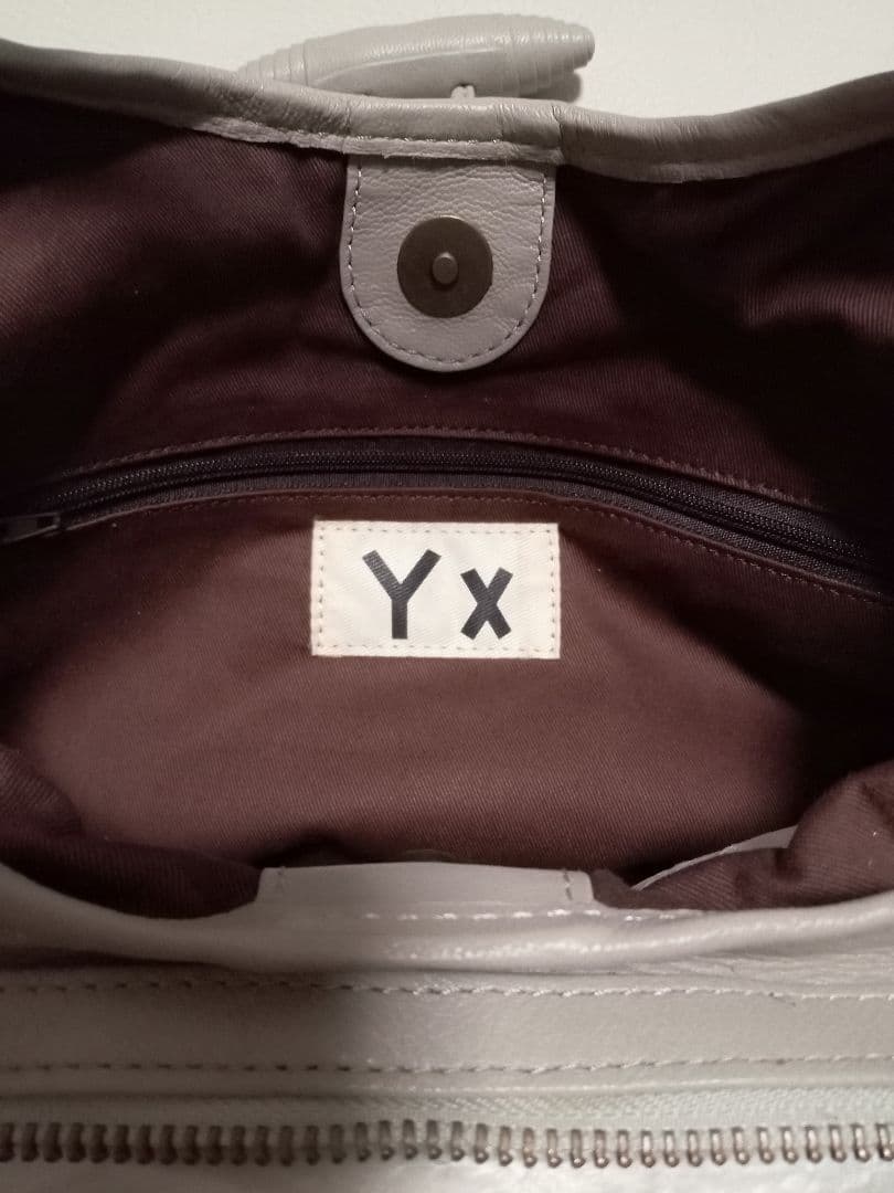 イントレチャート ショルダーバッグ 本革 / ゴート山羊革　グレージュ 肩掛け◎