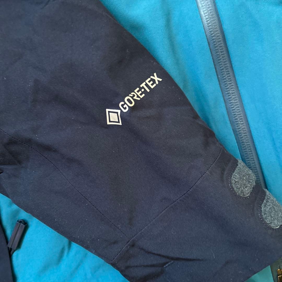 美品　ゴアテックス　ゴールドウィン　スキーウェア上下