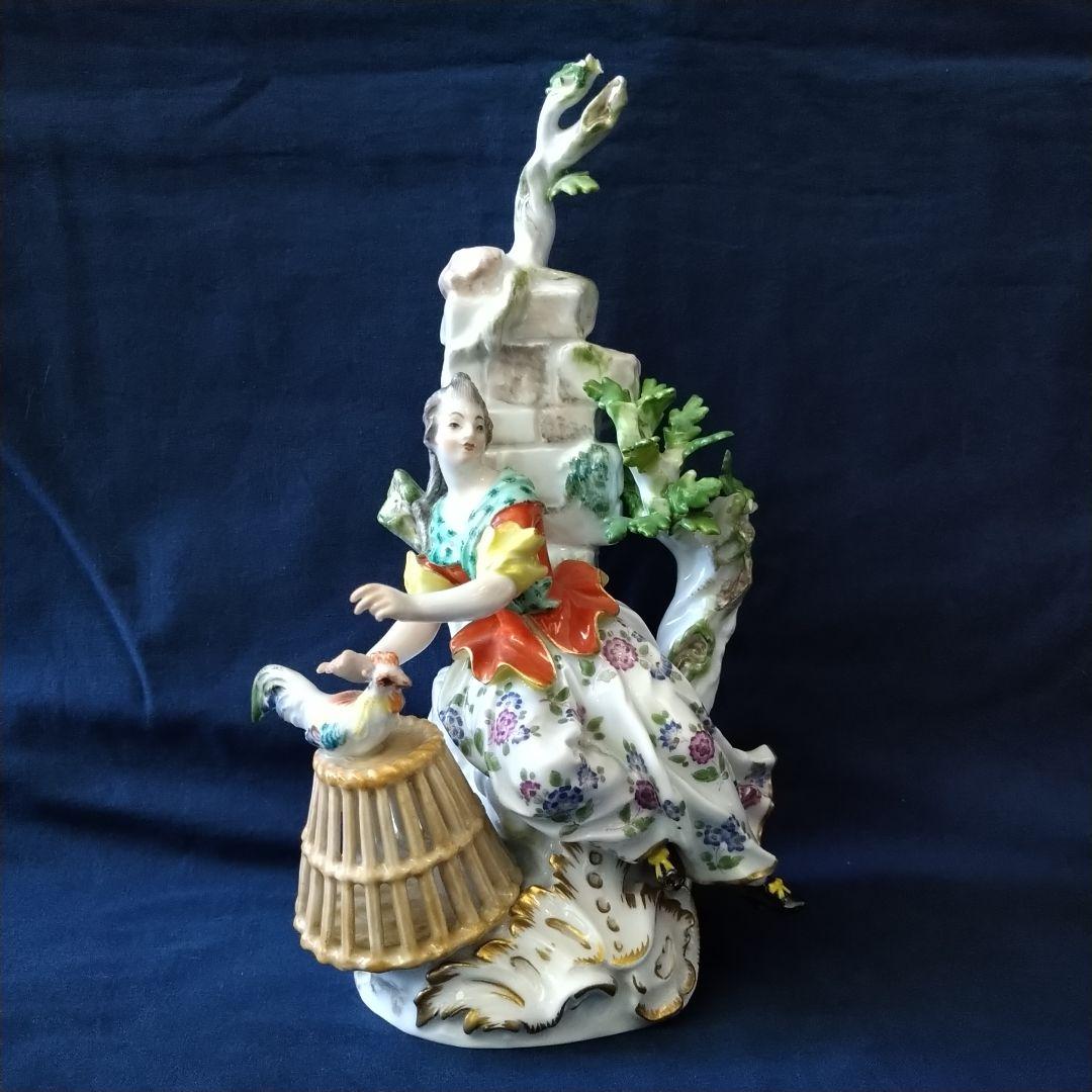 ✤マイセン(Meissen)フィギュリン✤『大きな籠のそばで座る女性』