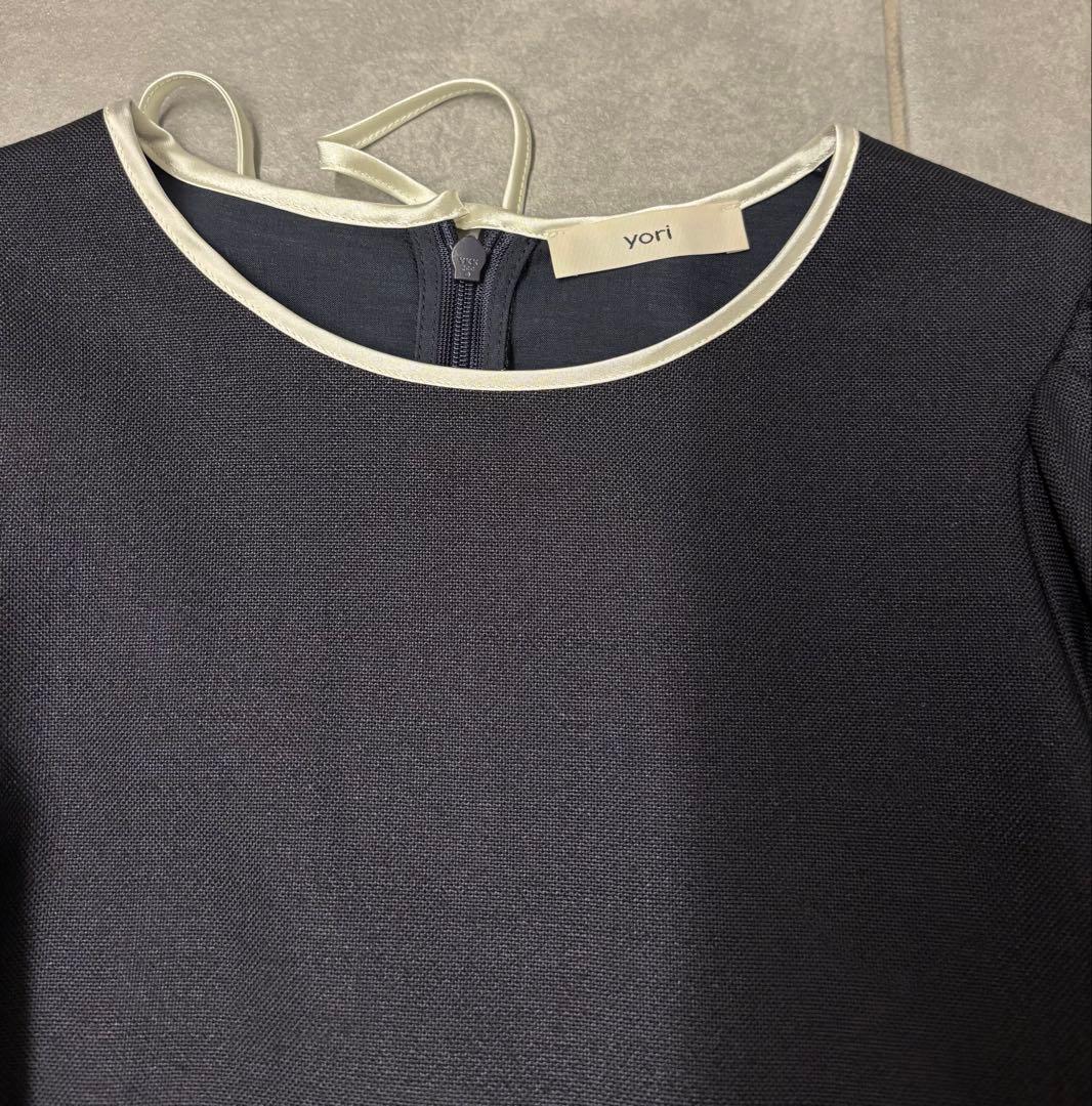 【最終価格】yori ヨリ　ドライツイードパフブラウス　ブラウス　長袖　ネイビー