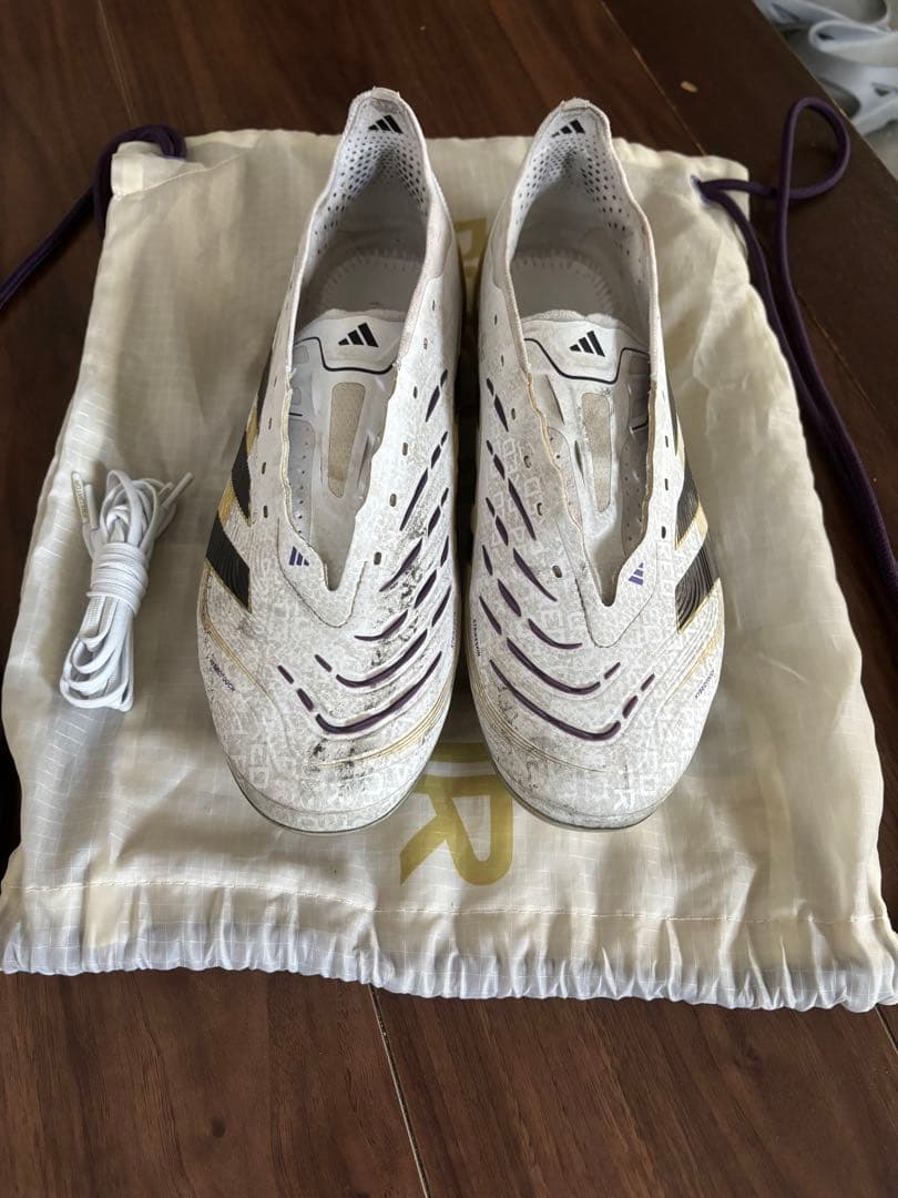 adidas Predator サッカーシューズ ホワイト/ブラック/ゴールド