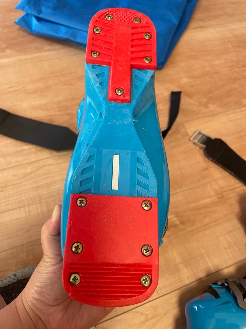 年末値下げアビリーバー　スキー用ブーツ 青/黒 収納袋付き　インソールなし