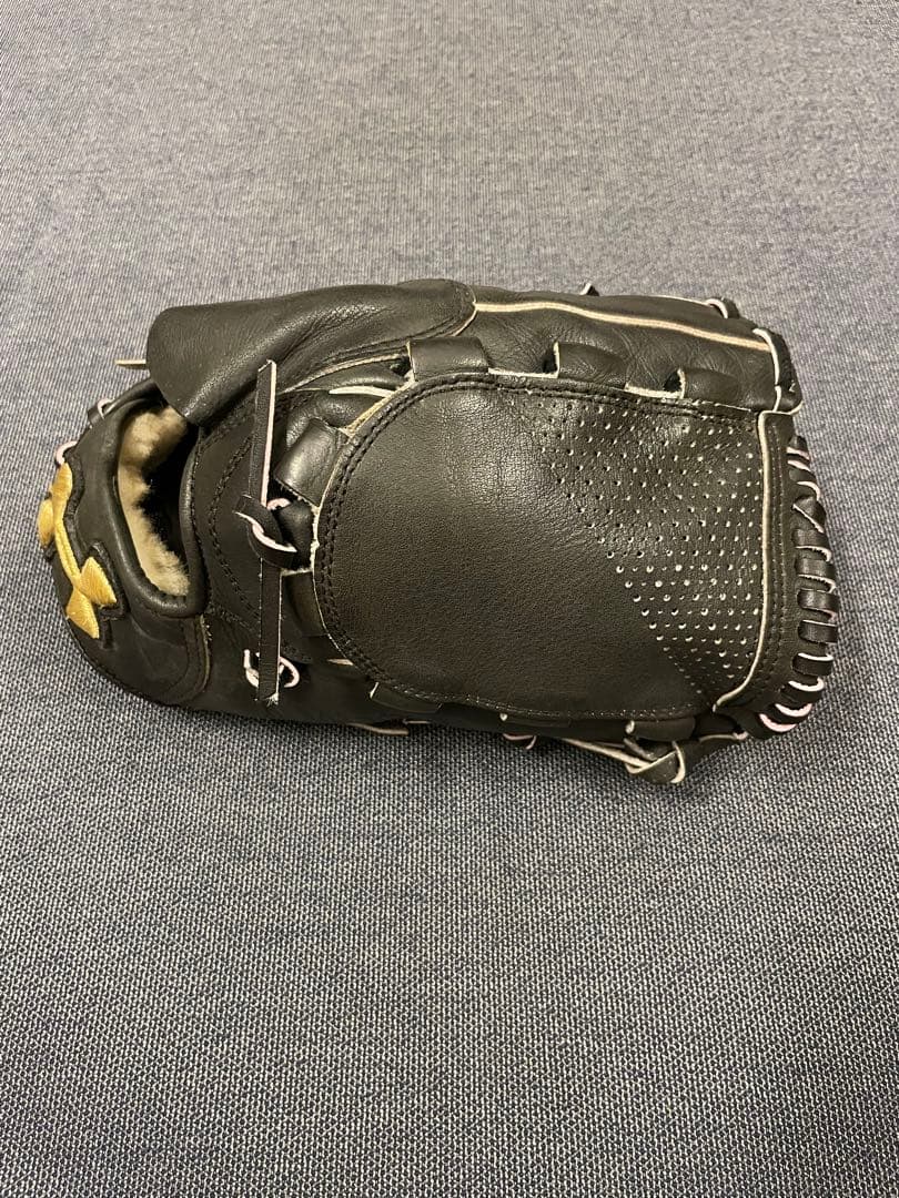 希少！　アンダーアーマー　野球 硬式グローブ 一般用　大人　右投げ　グラブ