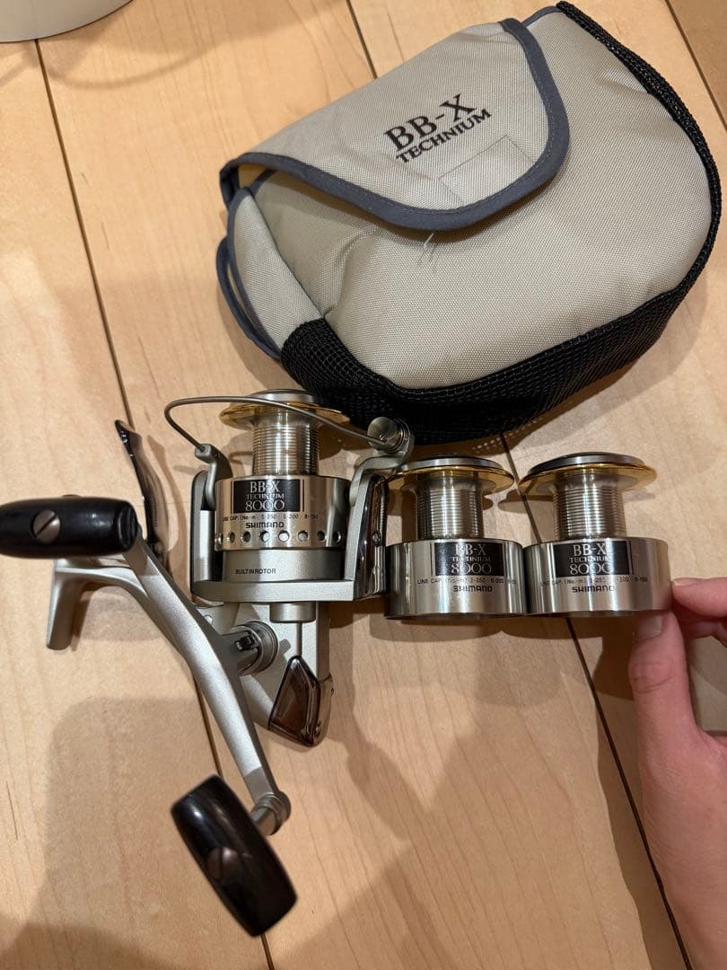 BB-X テクニウム 8000 スピニングリール 収納ケース付き