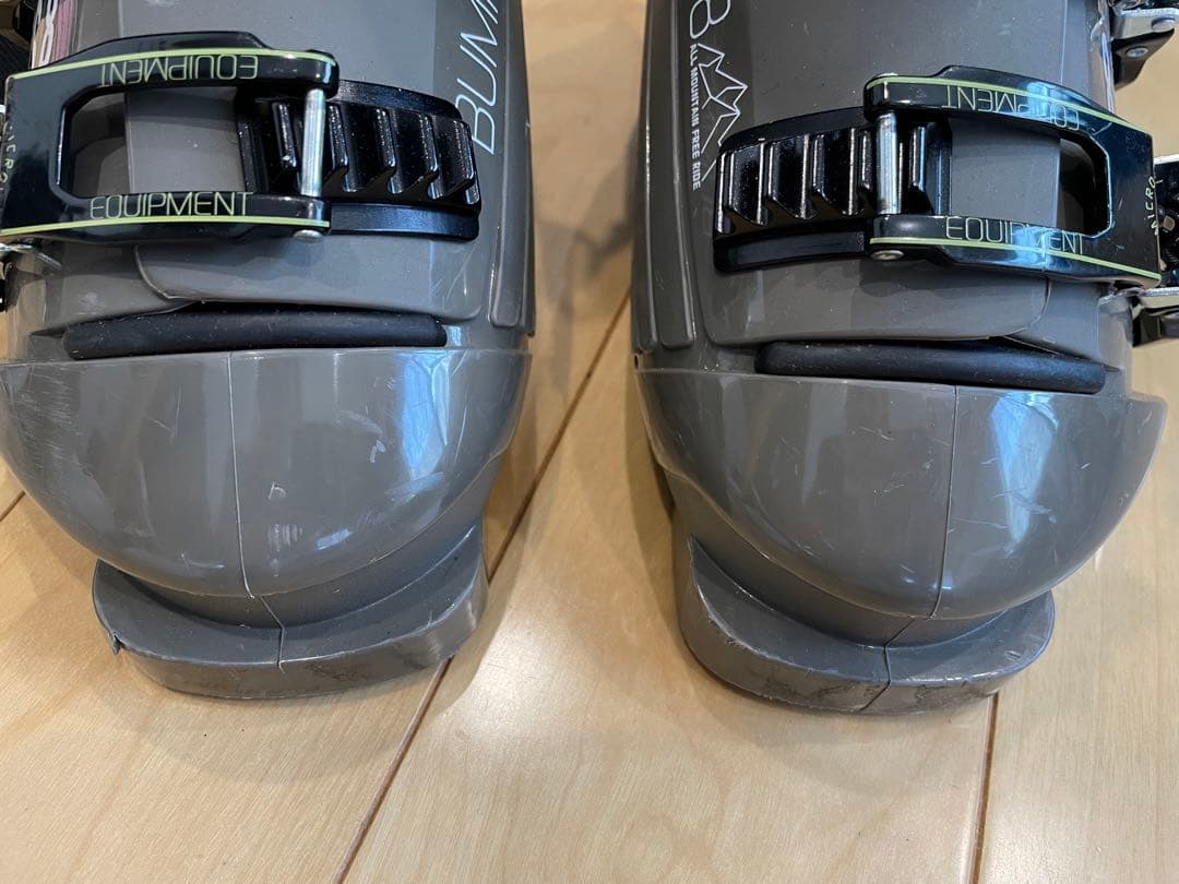 BUMPS8 GENスキーブーツ 23.5センチ