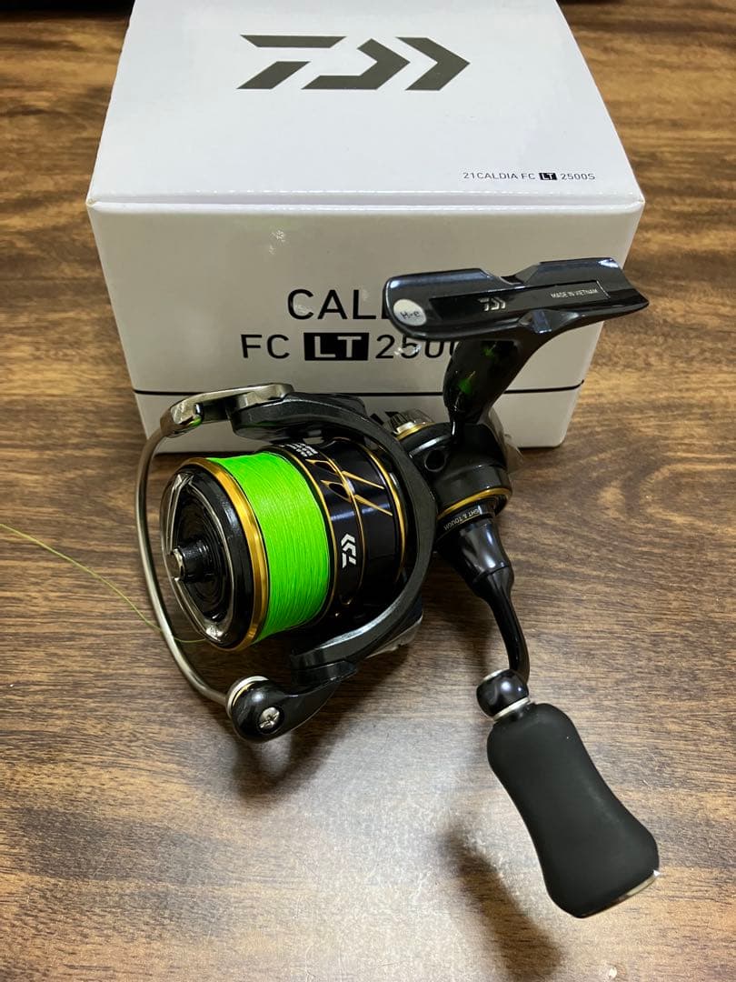 美品　ダイワ　21カルディア　FCLT2500S PEライン0.8 150m付き