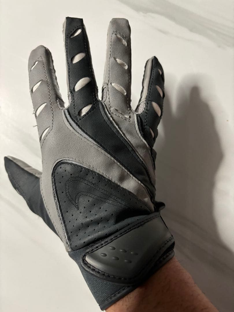 NIKE“MAGNIGRIP ELITE REMIX“グレー／ブラック Mサイズ