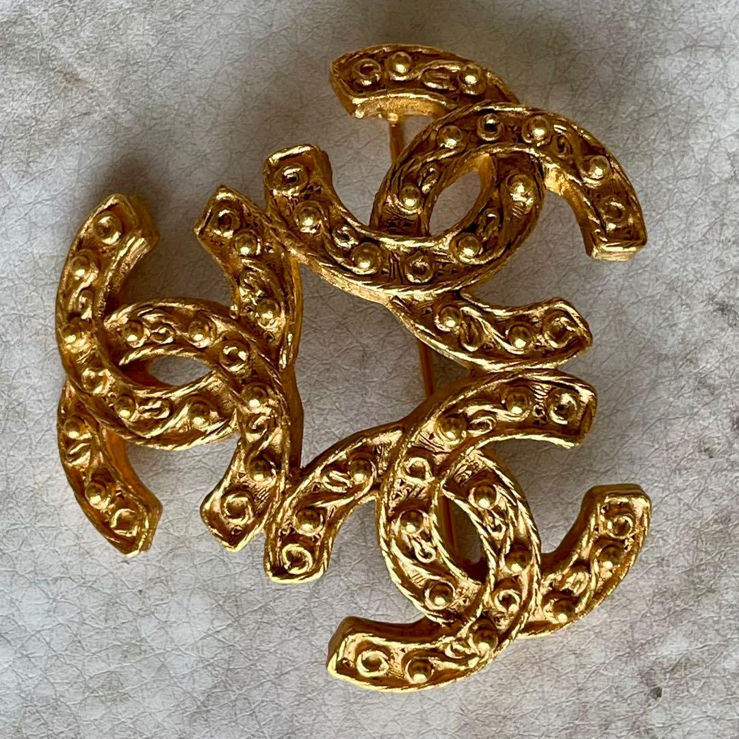 CHANEL トリプルココマーク　ブローチ タグ付き