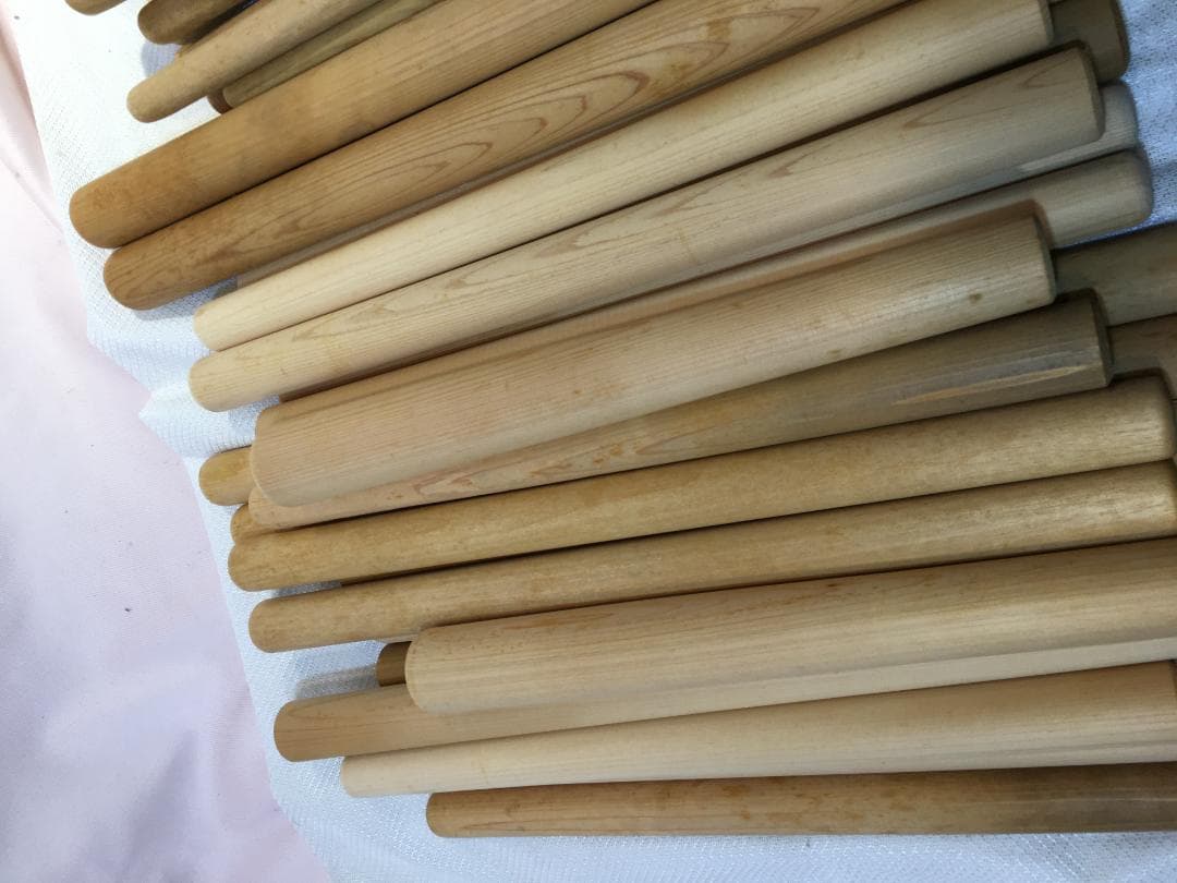 メ*ン様 nt250716-001j 木製バチ 多数 丸棒 バチ 太鼓 棒 ステ